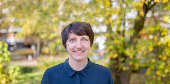 Prof. Dr. Hannah Zagel Es handelt sich um ein Portraitfoto von Prof. Dr. Hannah Zagel.